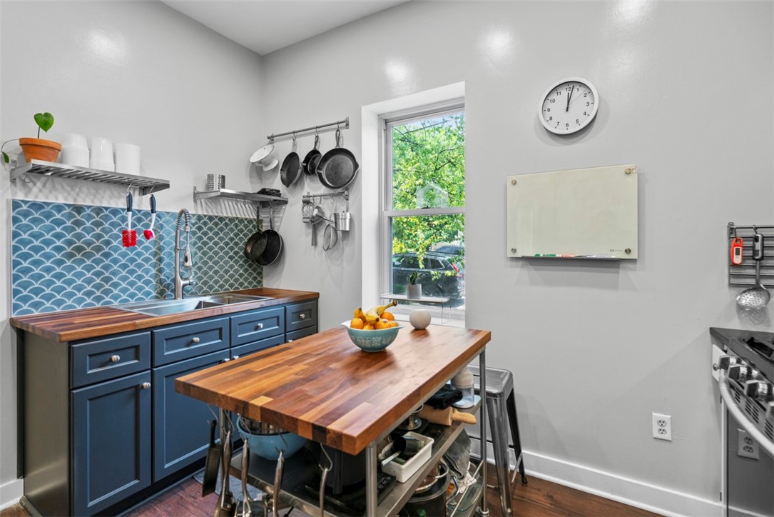 1037 Chislett Street