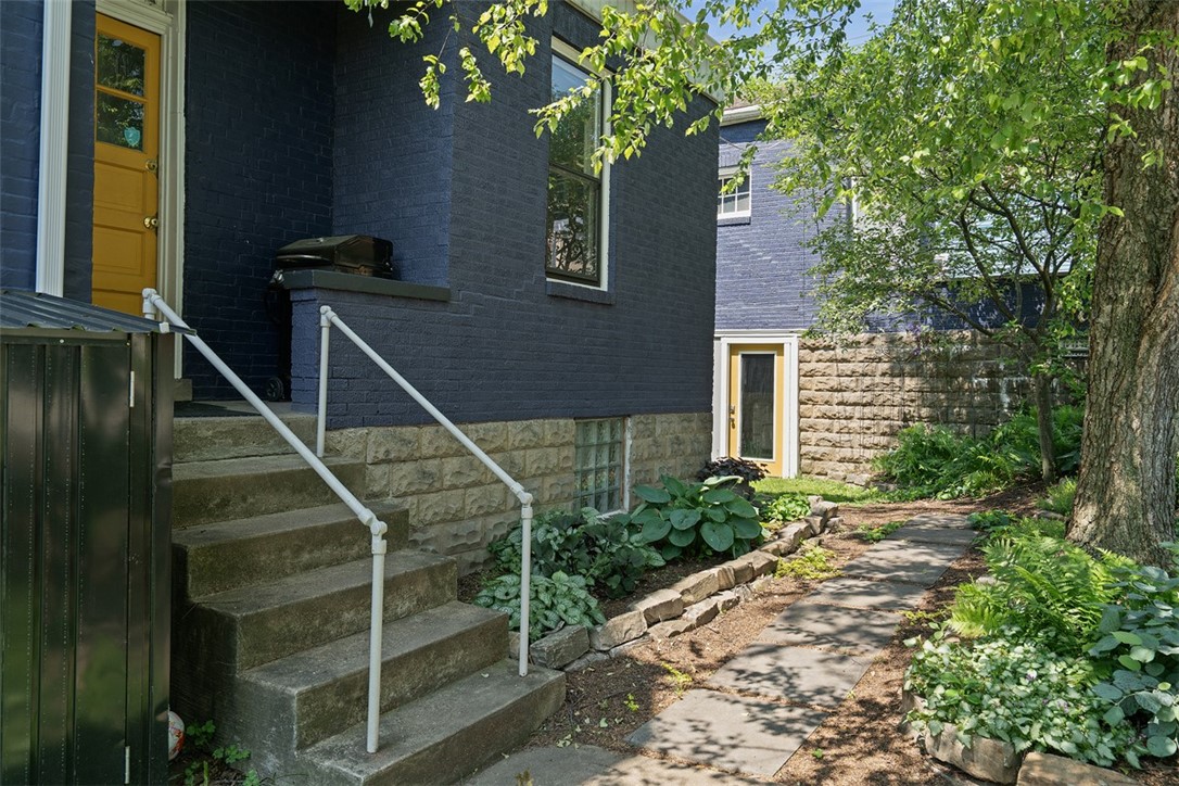 1037 Chislett Street