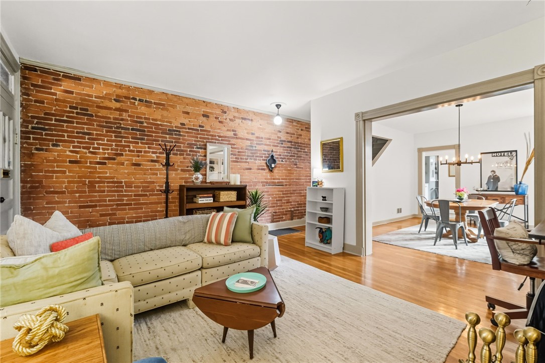 826 E Hutchinson Ave