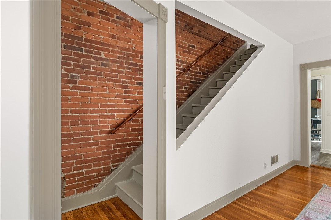 826 E Hutchinson Ave