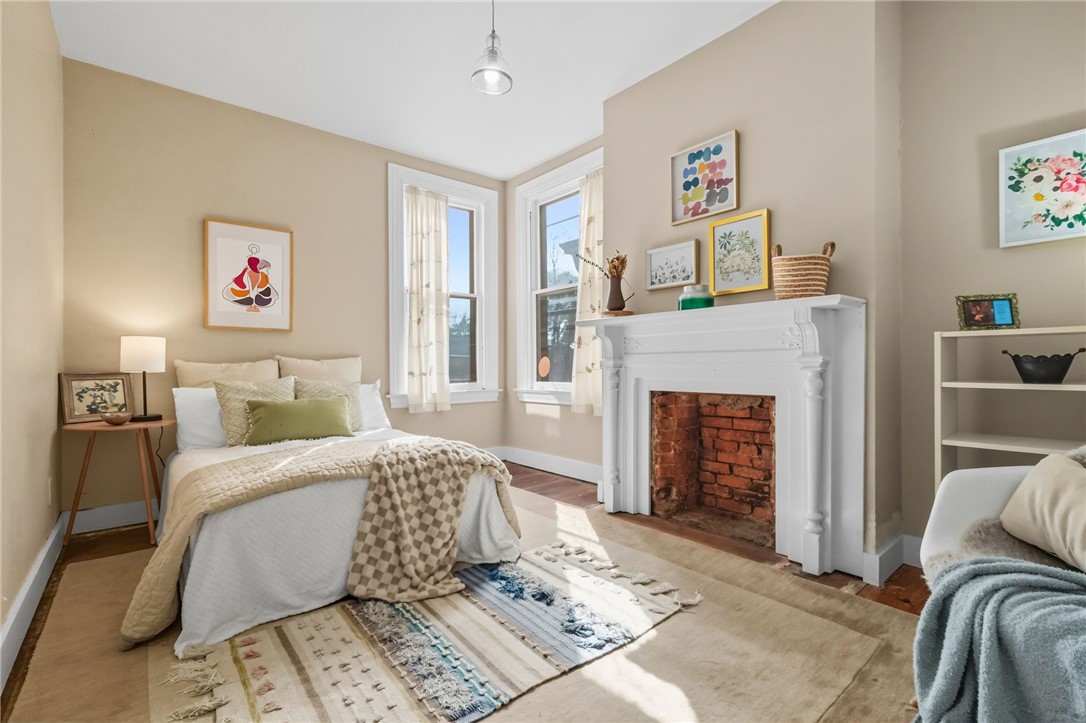 826 E Hutchinson Ave