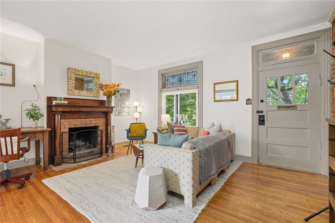 826 E Hutchinson Ave