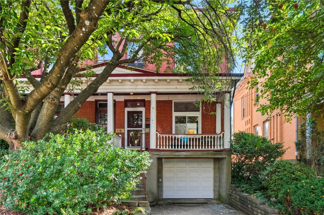 826 E Hutchinson Ave