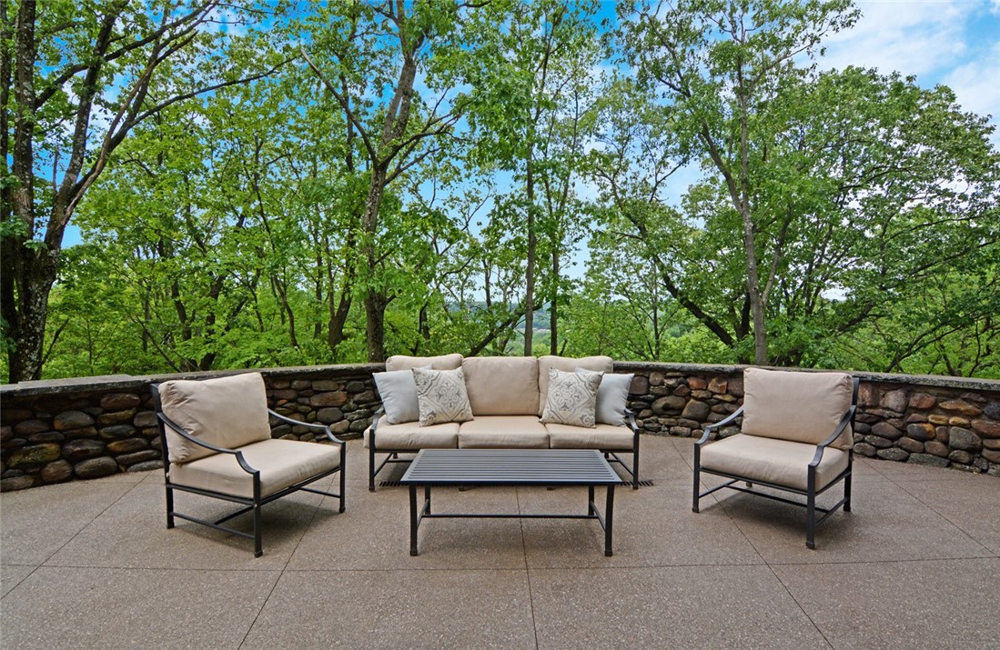 918 W Waldheim Rd