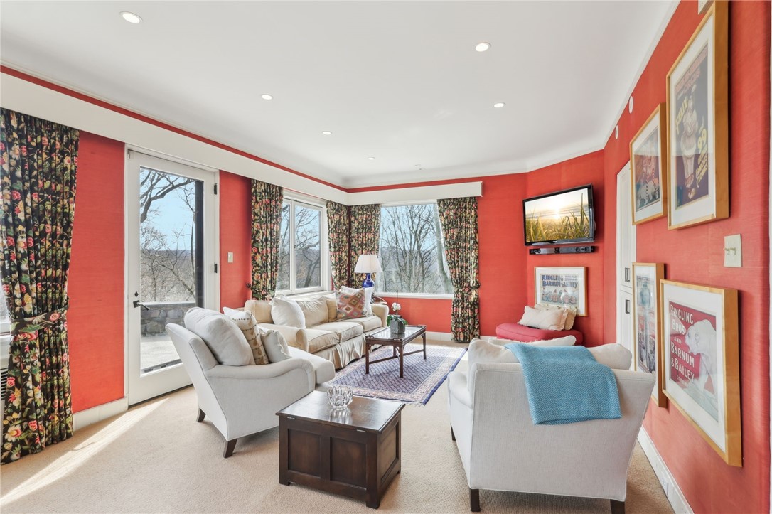 918 W Waldheim Rd