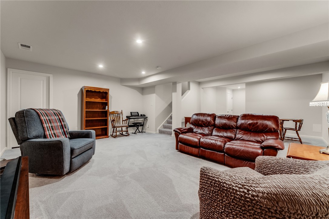 1017 Blackhawk Dr