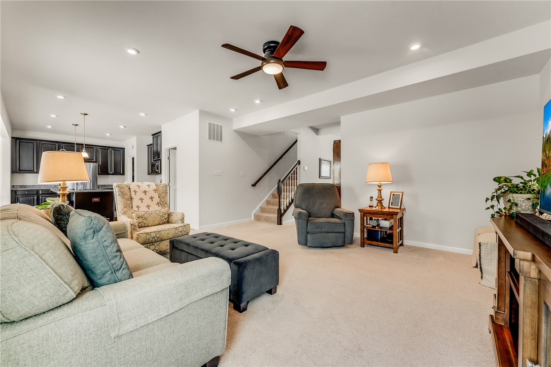 1017 Blackhawk Dr