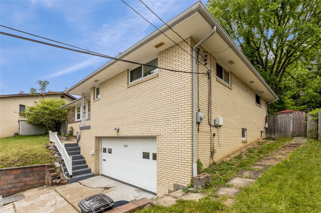 1105 Greentree Rd
