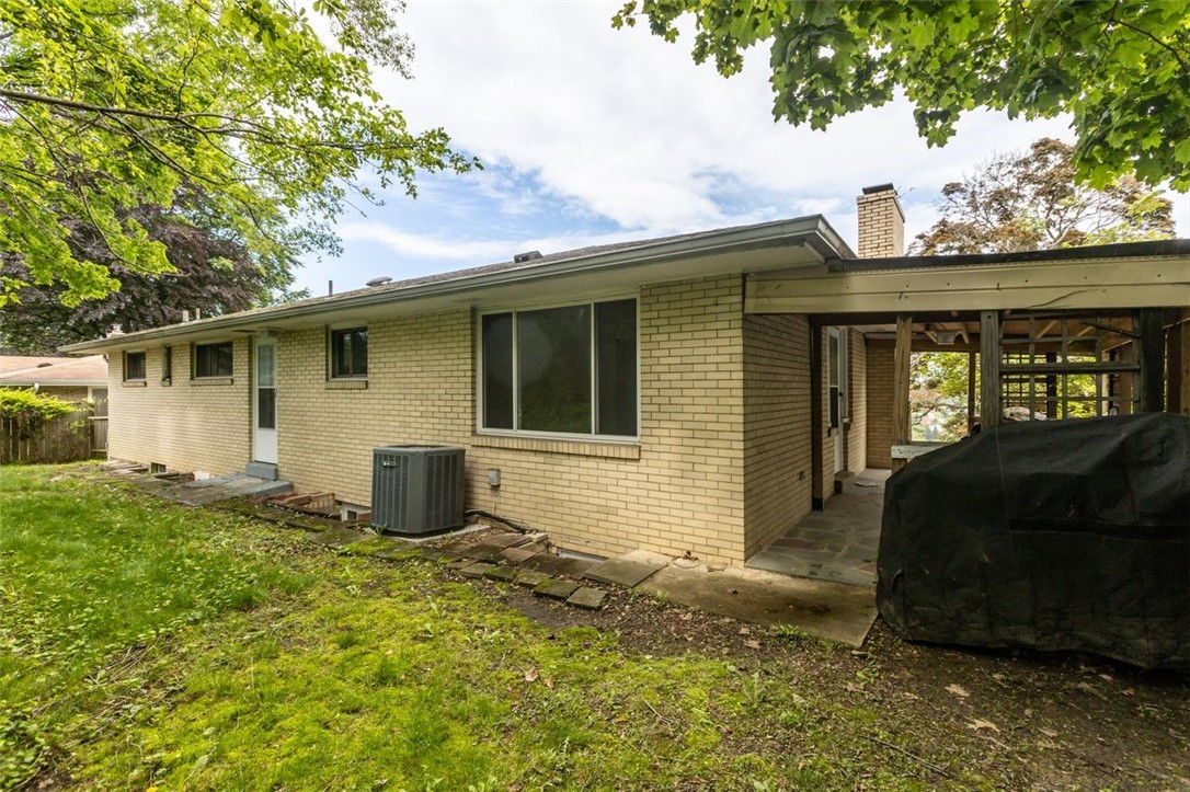 1105 Greentree Rd