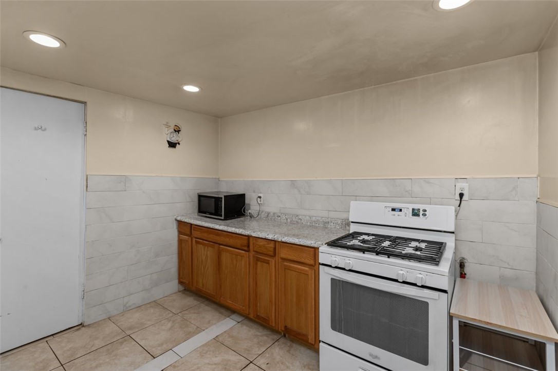 1105 Greentree Rd