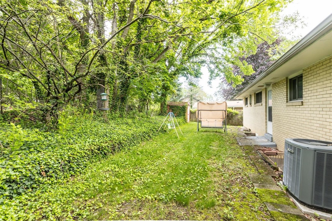 1105 Greentree Rd