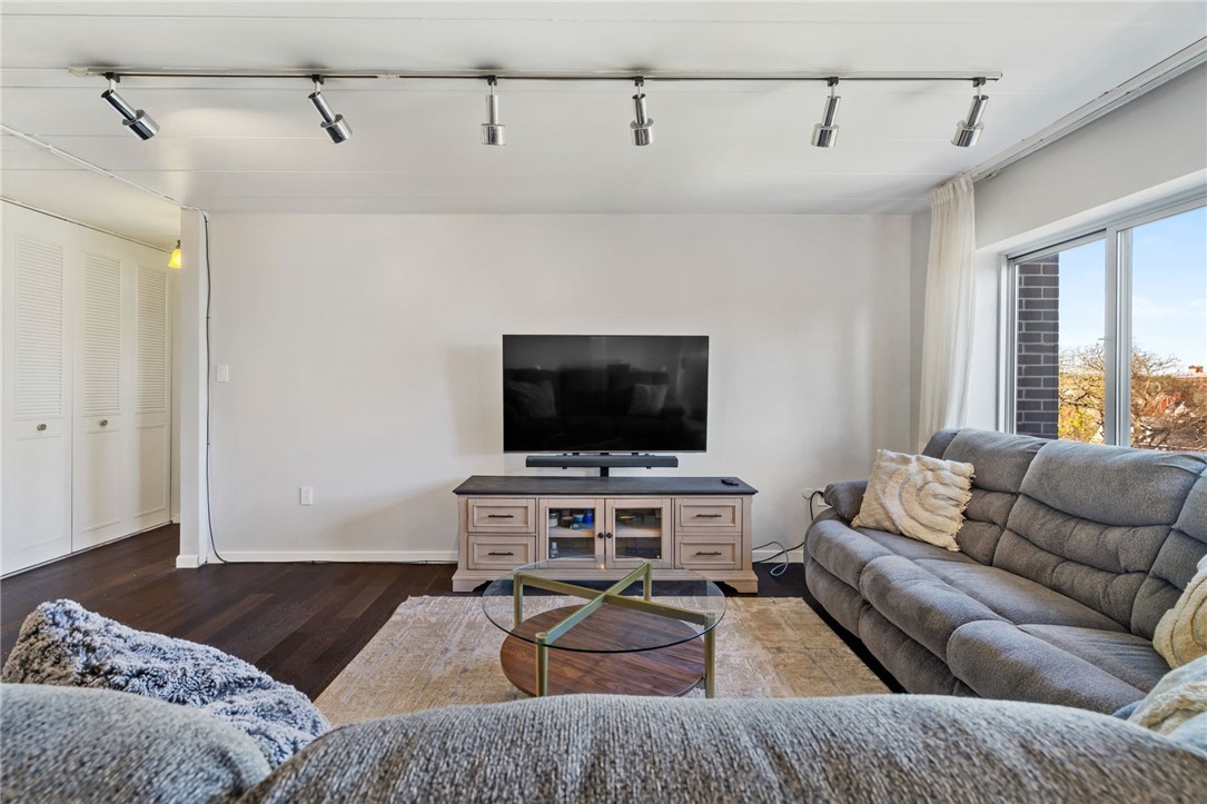 5 Bayard Rd 706