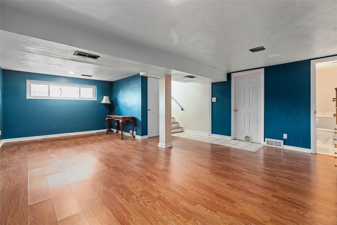 4052 Crestwood Dr
