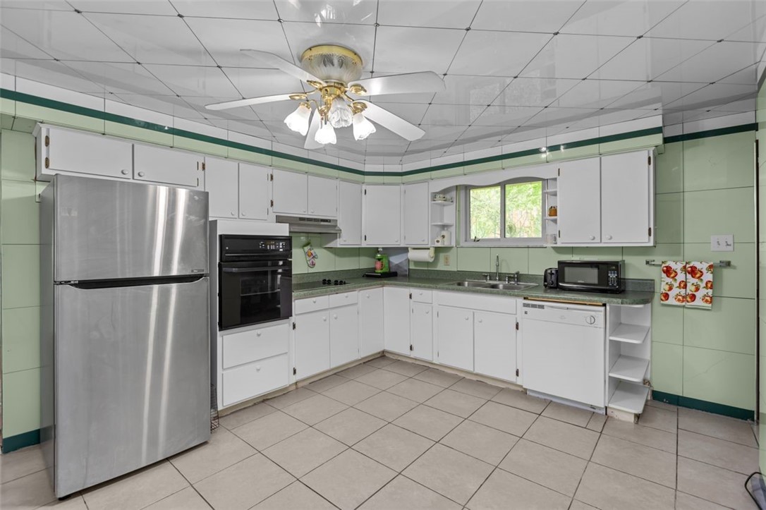1105 Greentree Rd