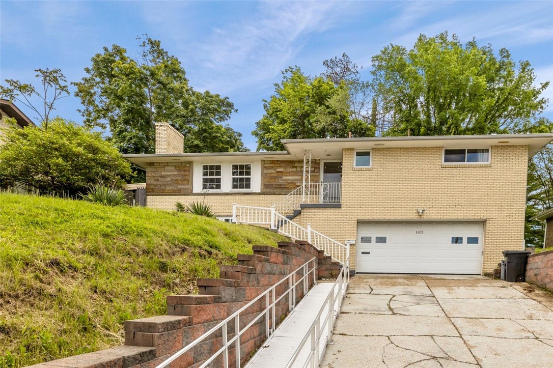 1105 Greentree Rd