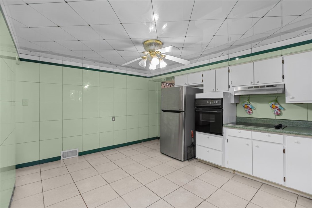 1105 Greentree Rd