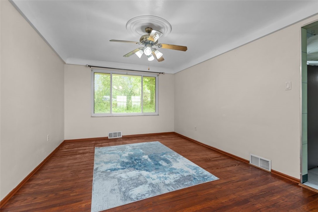1105 Greentree Rd