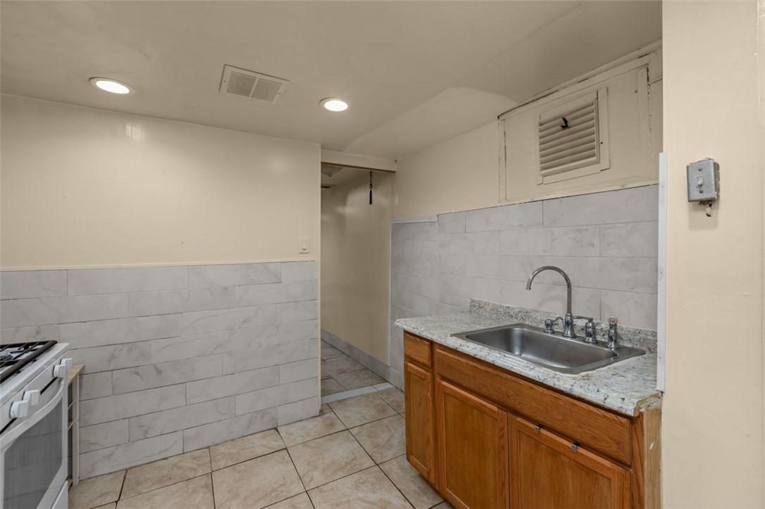 1105 Greentree Rd