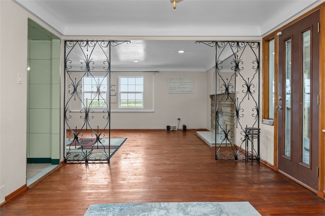 1105 Greentree Rd