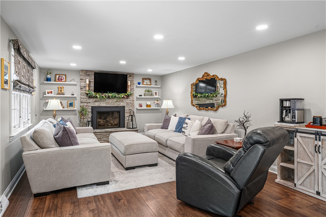 109 Lyndon Ln