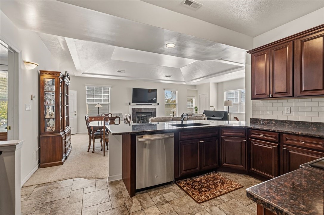 208 Adams Pointe Blvd 2