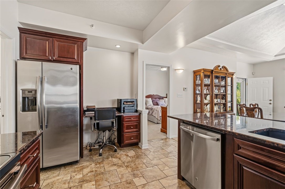 208 Adams Pointe Blvd 2
