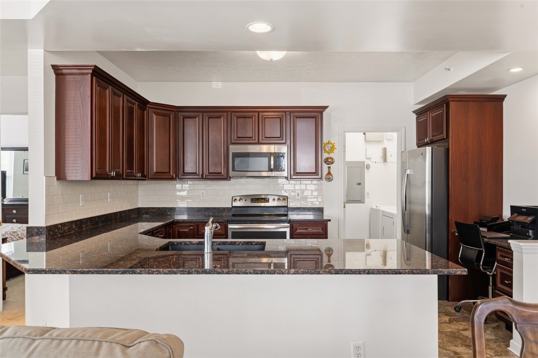 208 Adams Pointe Blvd 2
