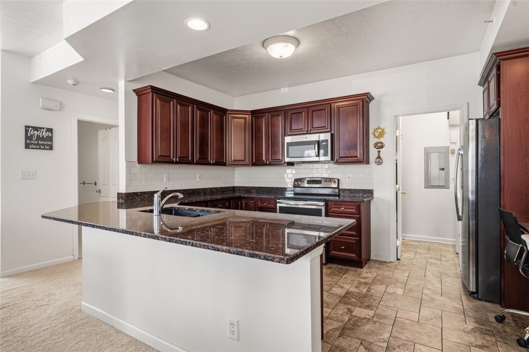 208 Adams Pointe Blvd 2