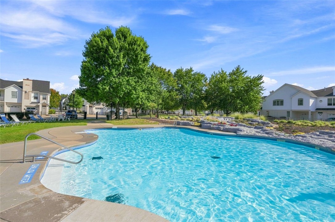 208 Adams Pointe Blvd 2
