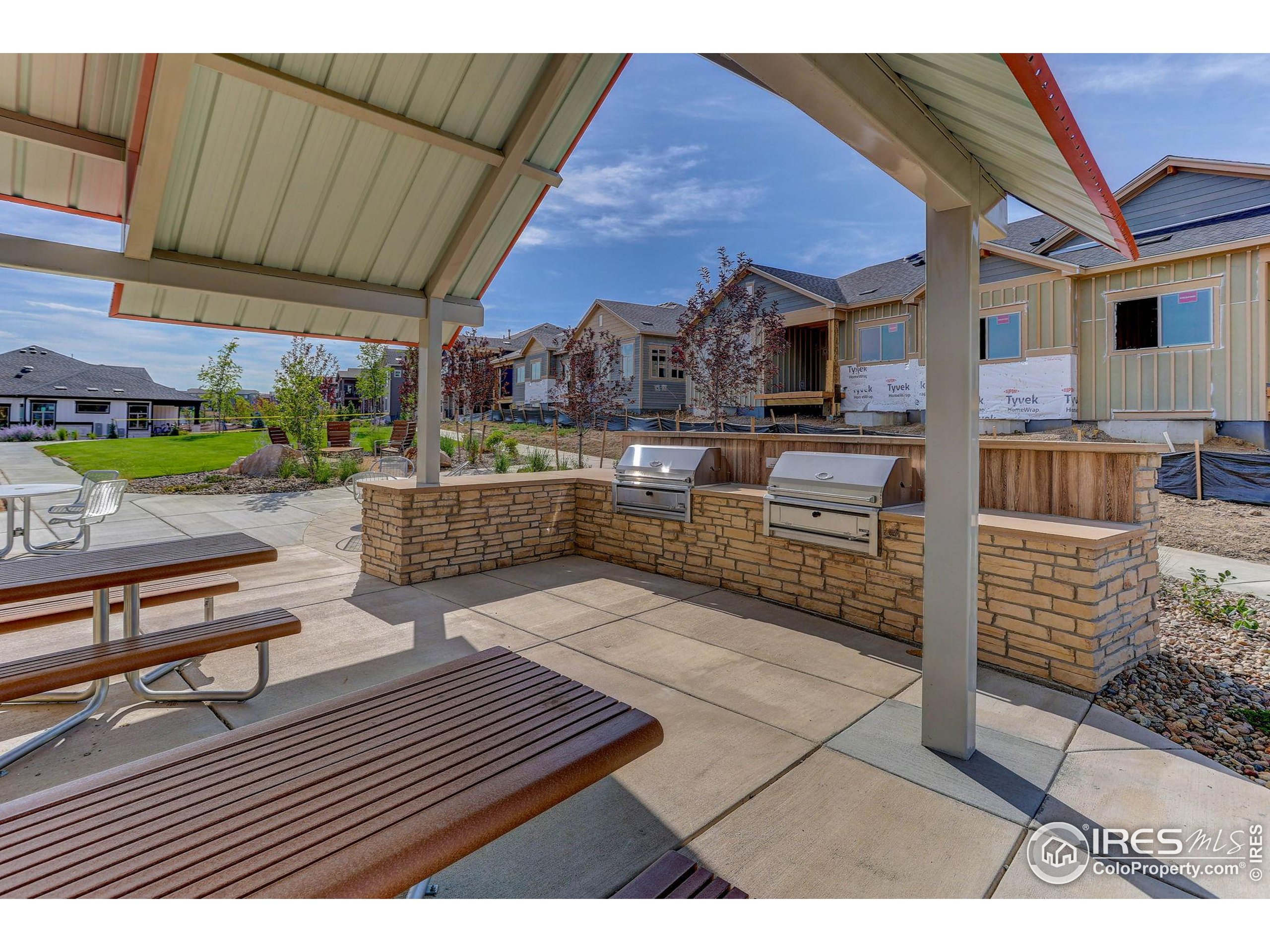 975 W 128th Pl