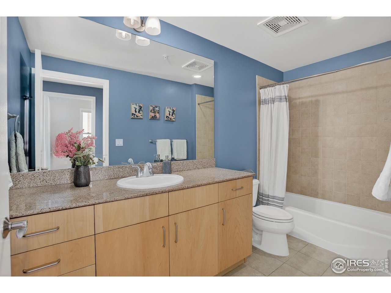 3601 Arapahoe Ave D-205