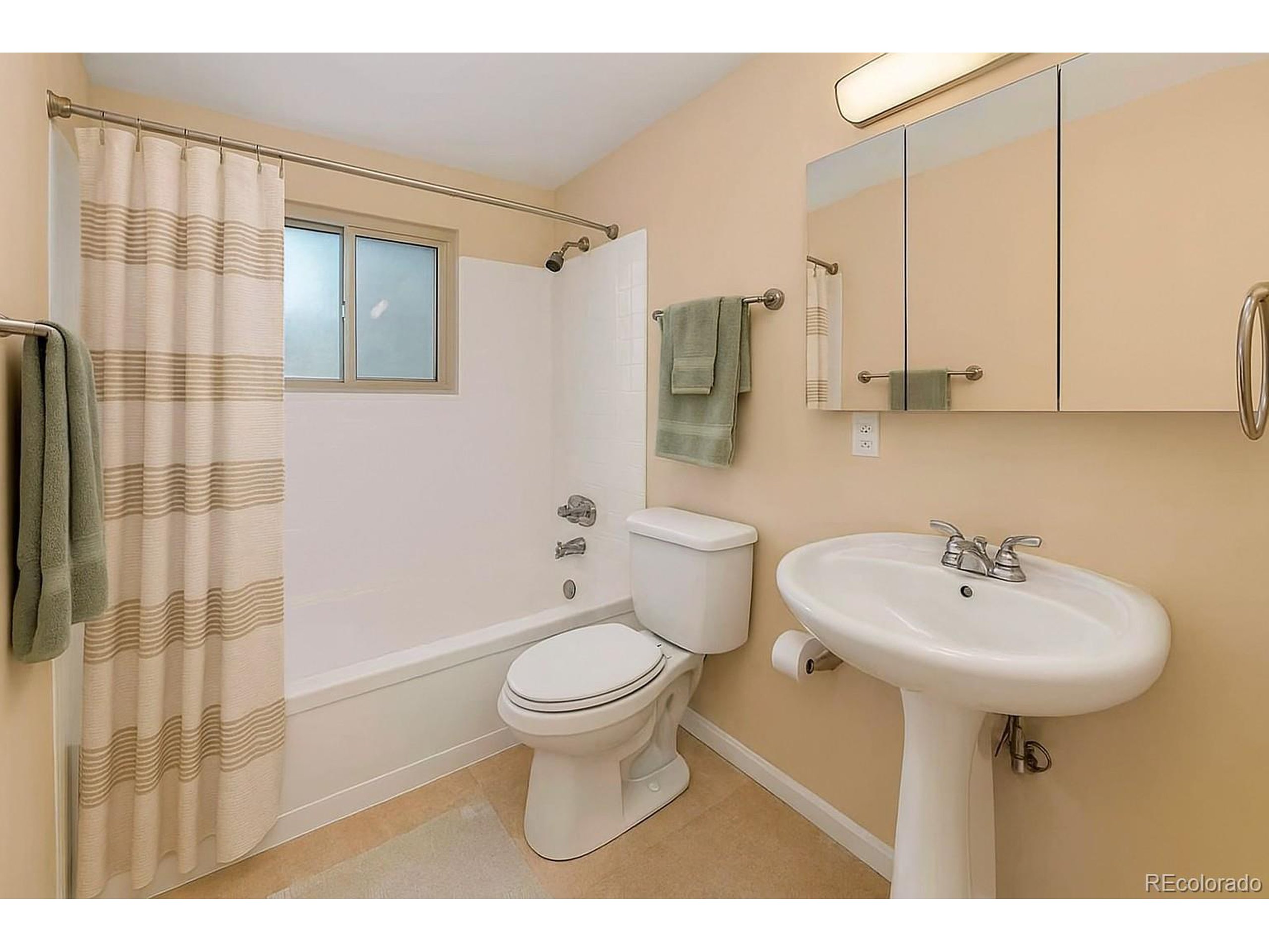 820 W 7th Avenue Dr