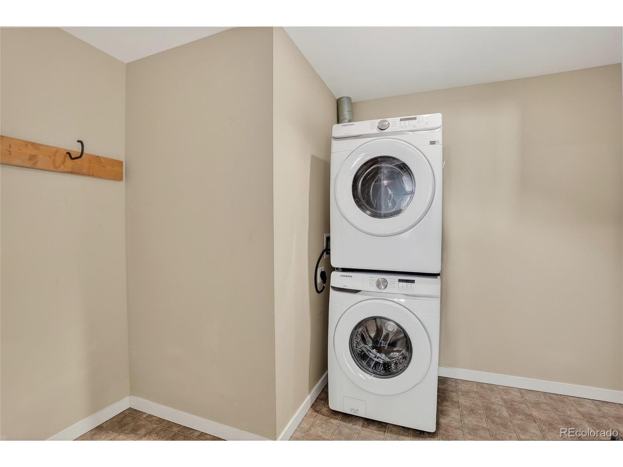 3601 Arapahoe Ave 205