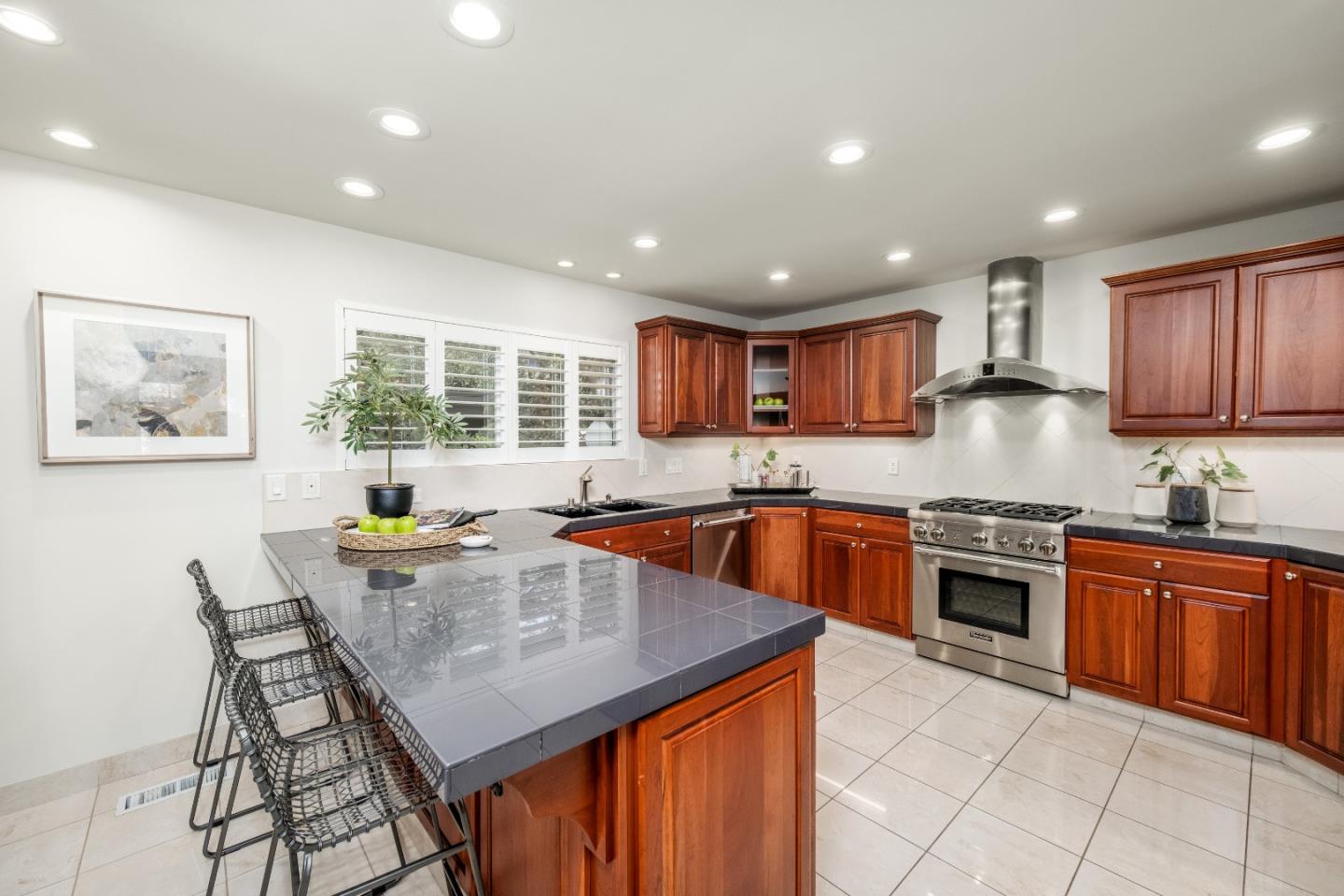 18400 Overlook RD 70