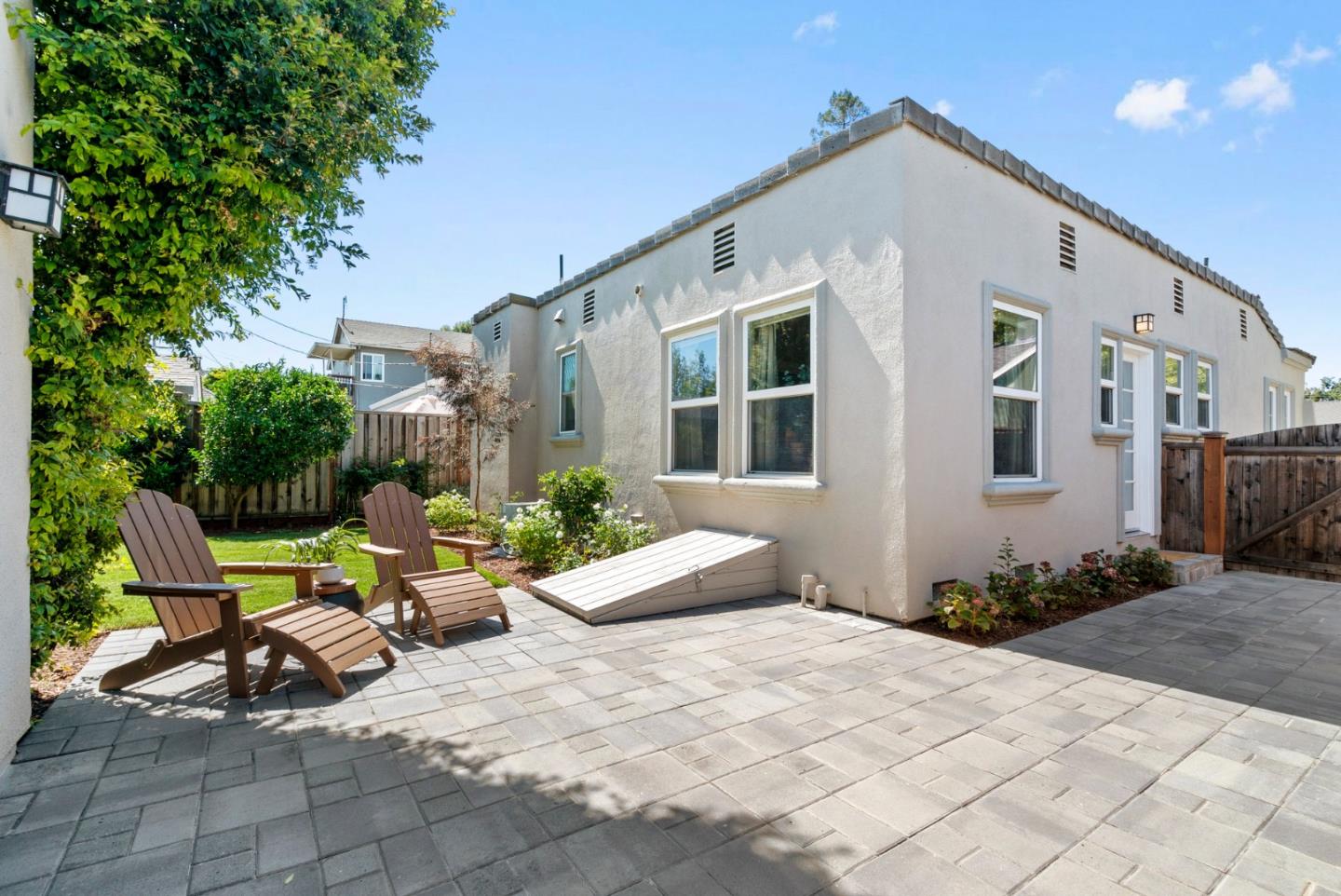 1494 McKendrie Street