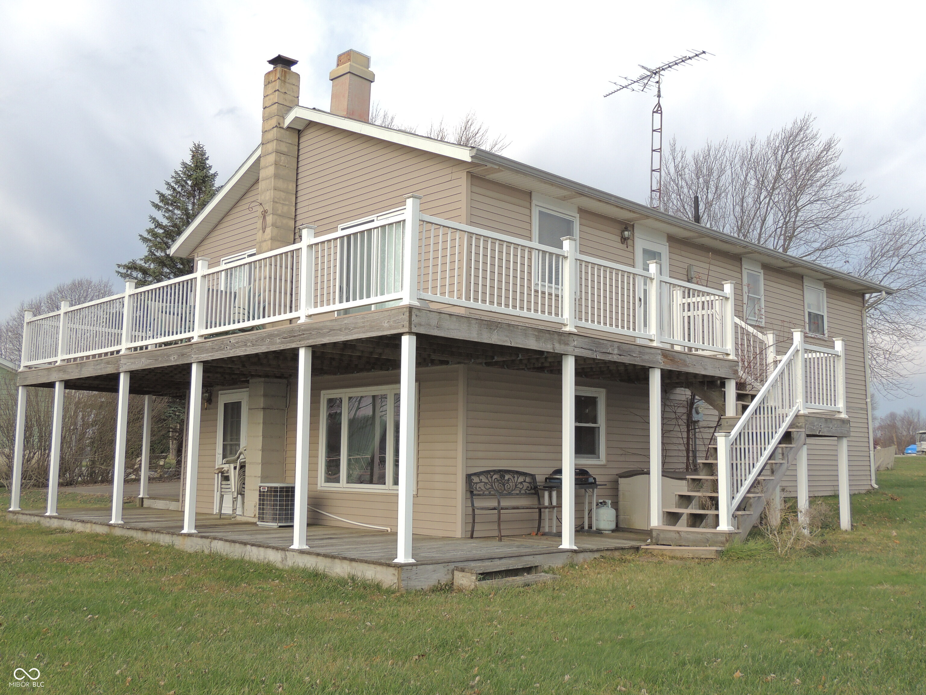 908 SE Mohawk Trail