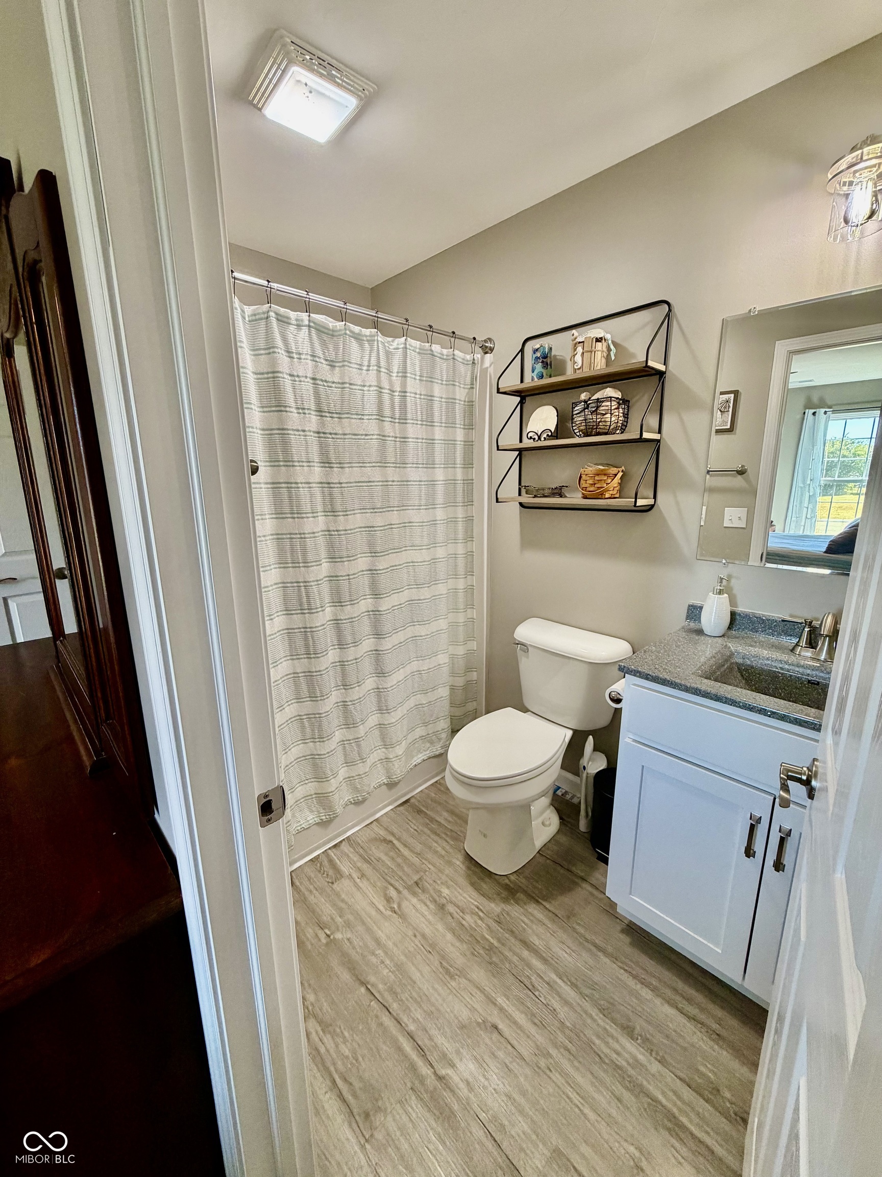 1594 N Cowlitz Trail