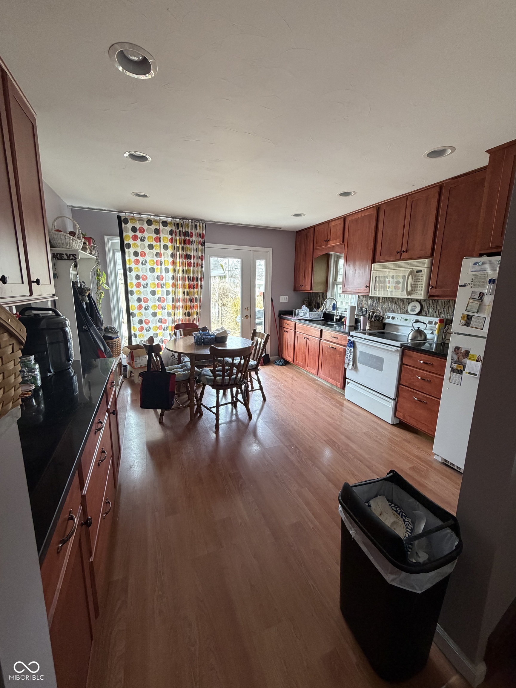 323 S Walnut Street