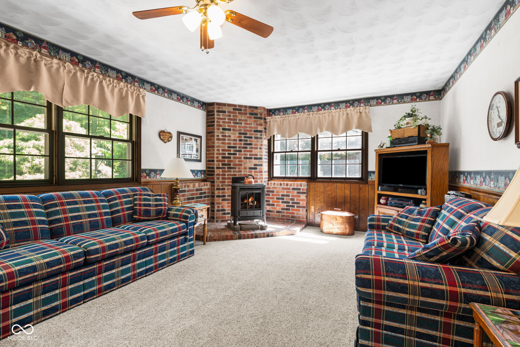 8568 E County Road 400 N