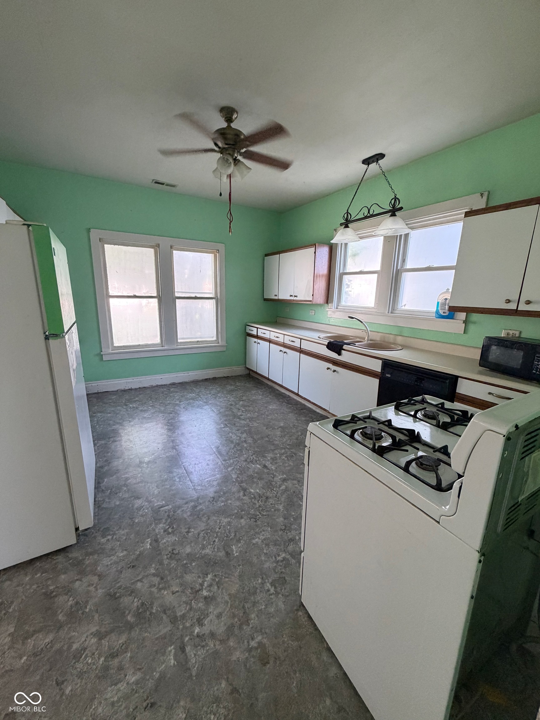 206 W Central