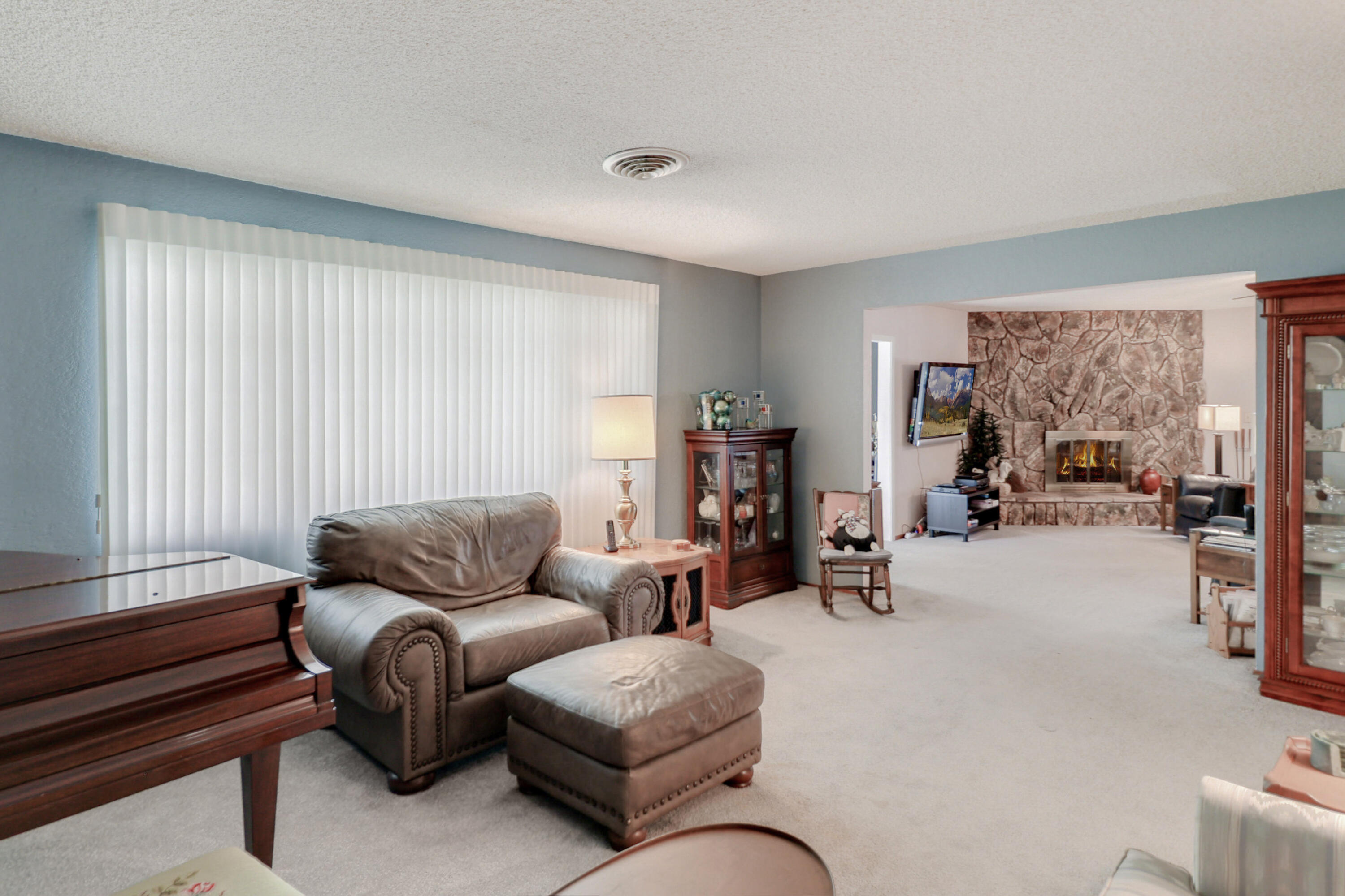 4890 Huntington Drive
