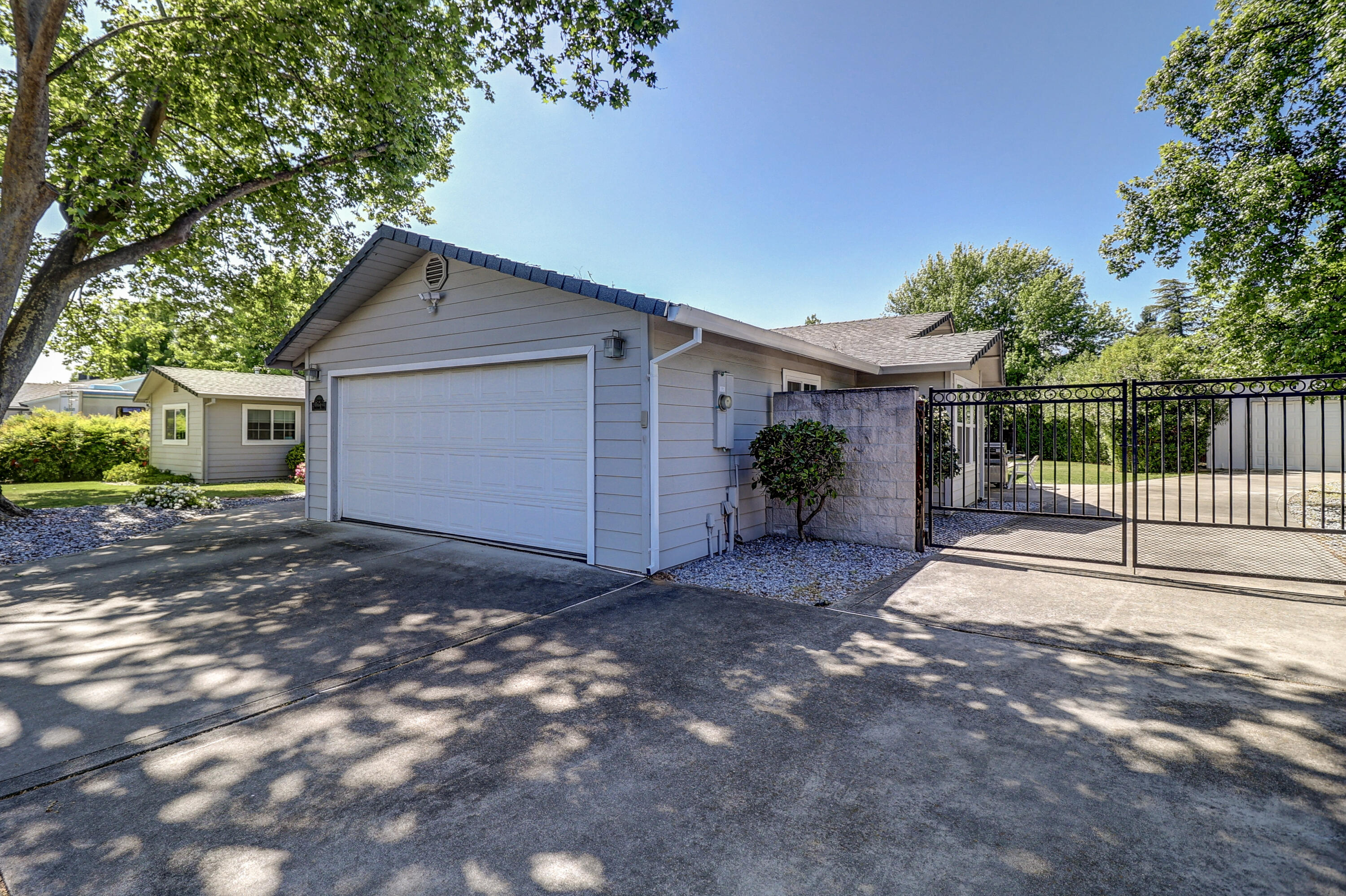 4890 Huntington Drive