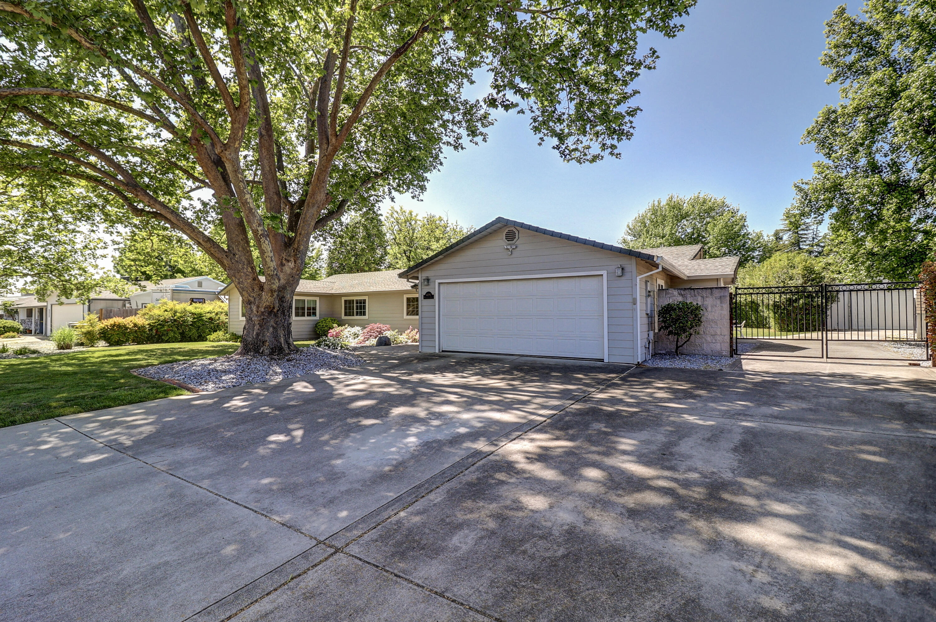 4890 Huntington Drive