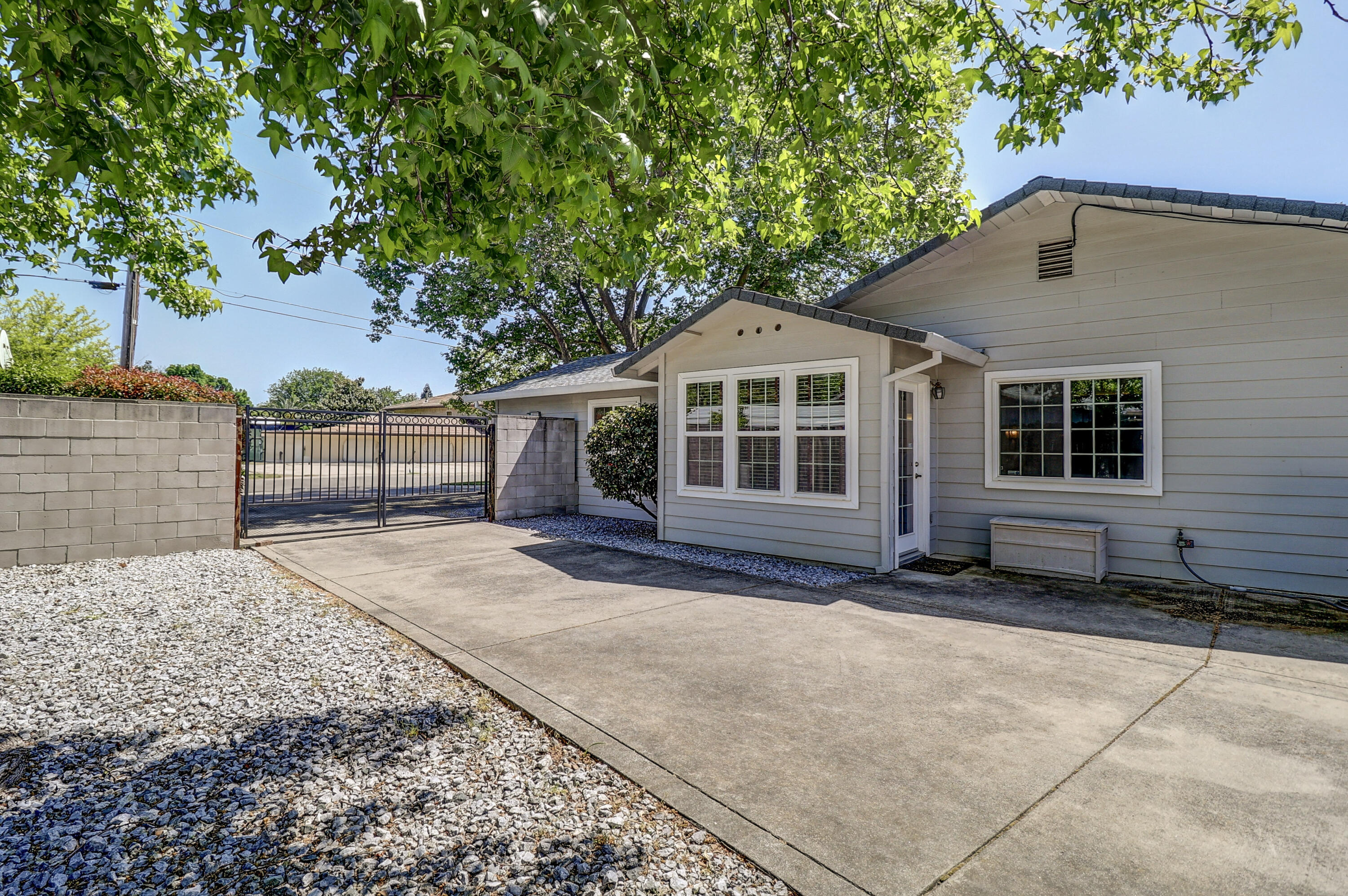4890 Huntington Drive