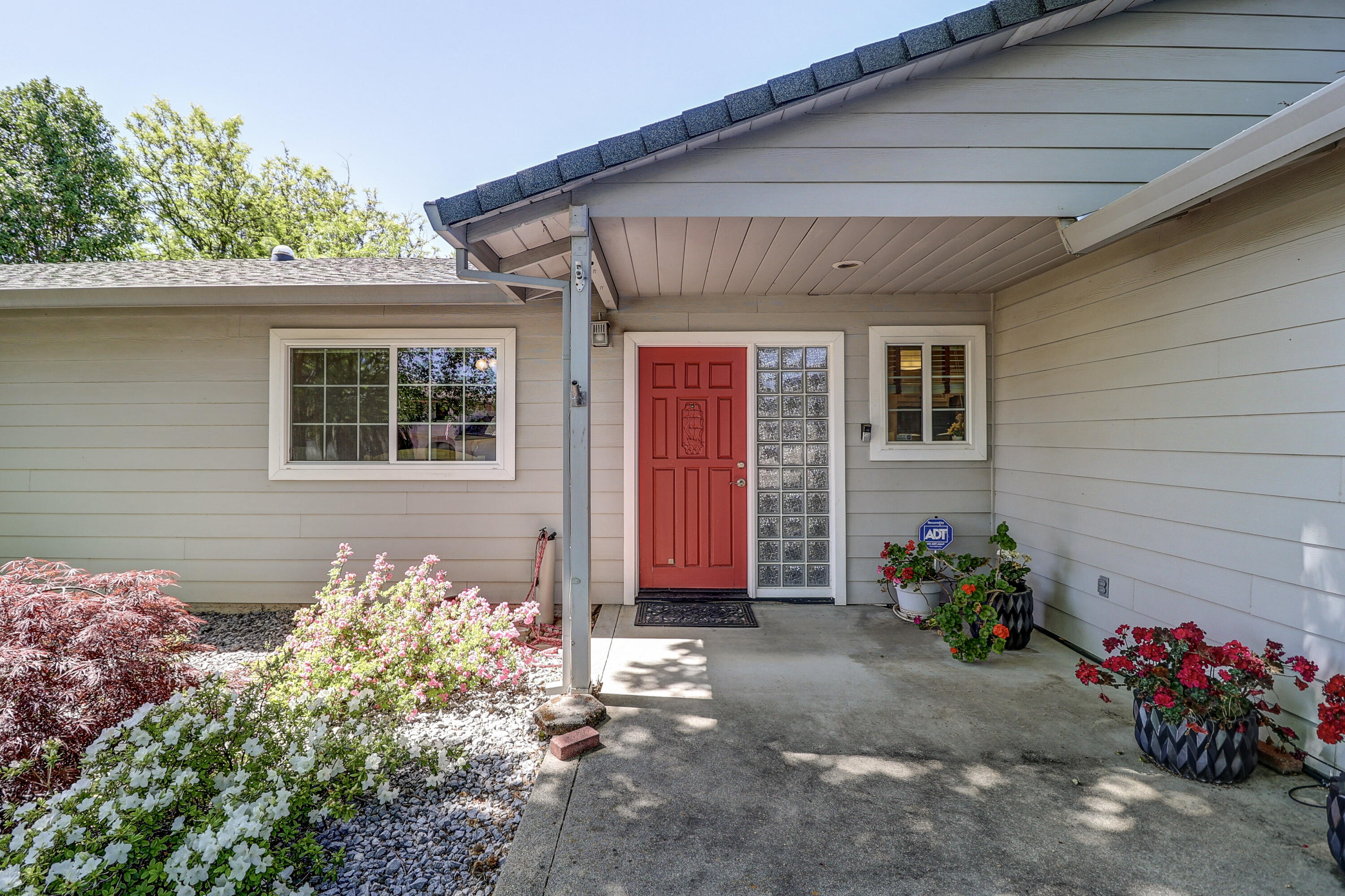 4890 Huntington Drive
