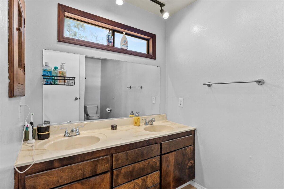 13185 Montecito Road