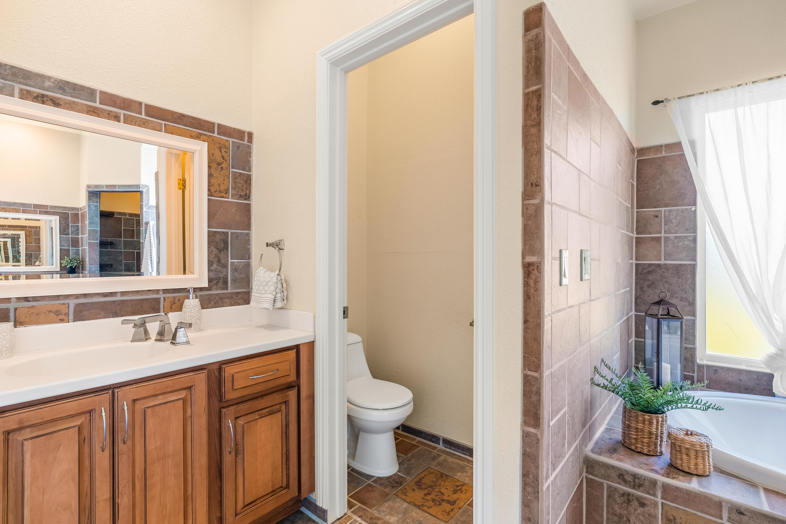 14860 Oak Knoll Drive