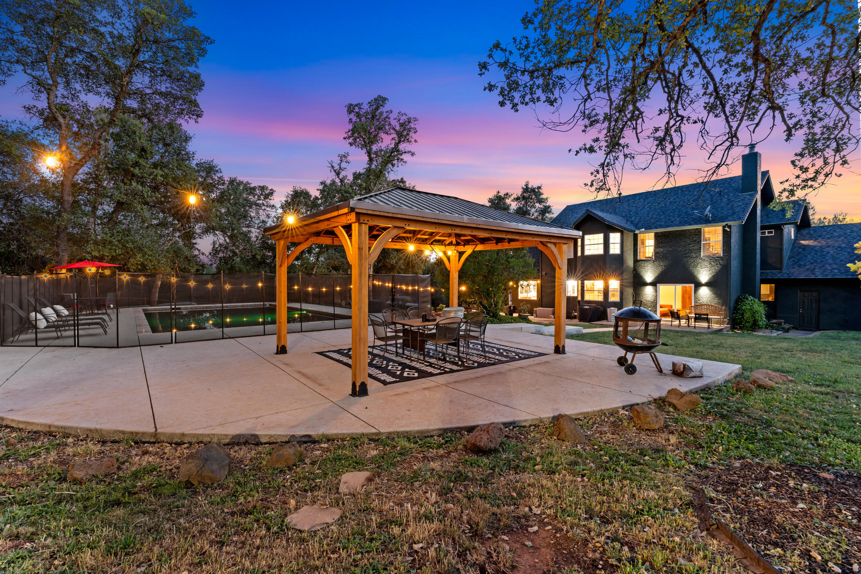 1355 Hope Lane, Redding