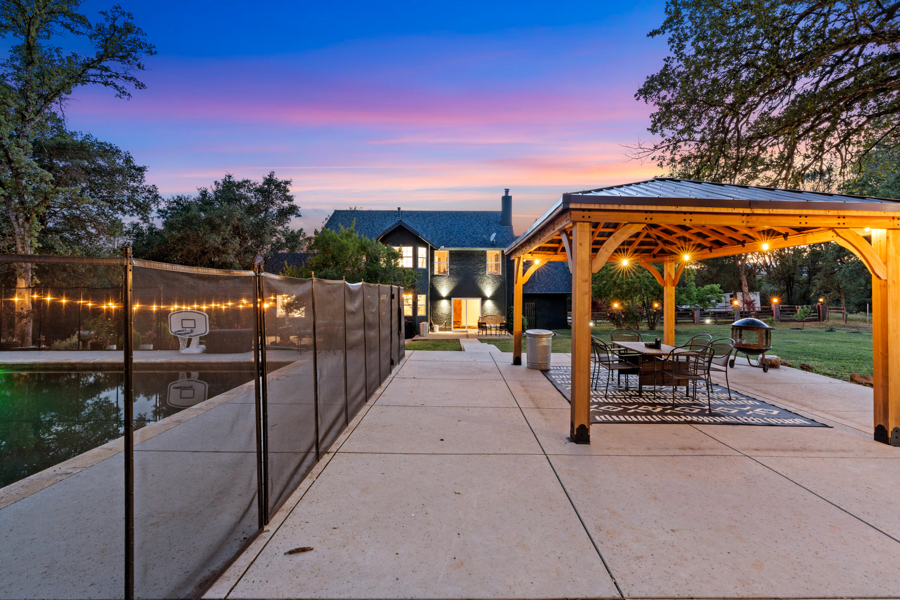 1355 Hope Lane, Redding