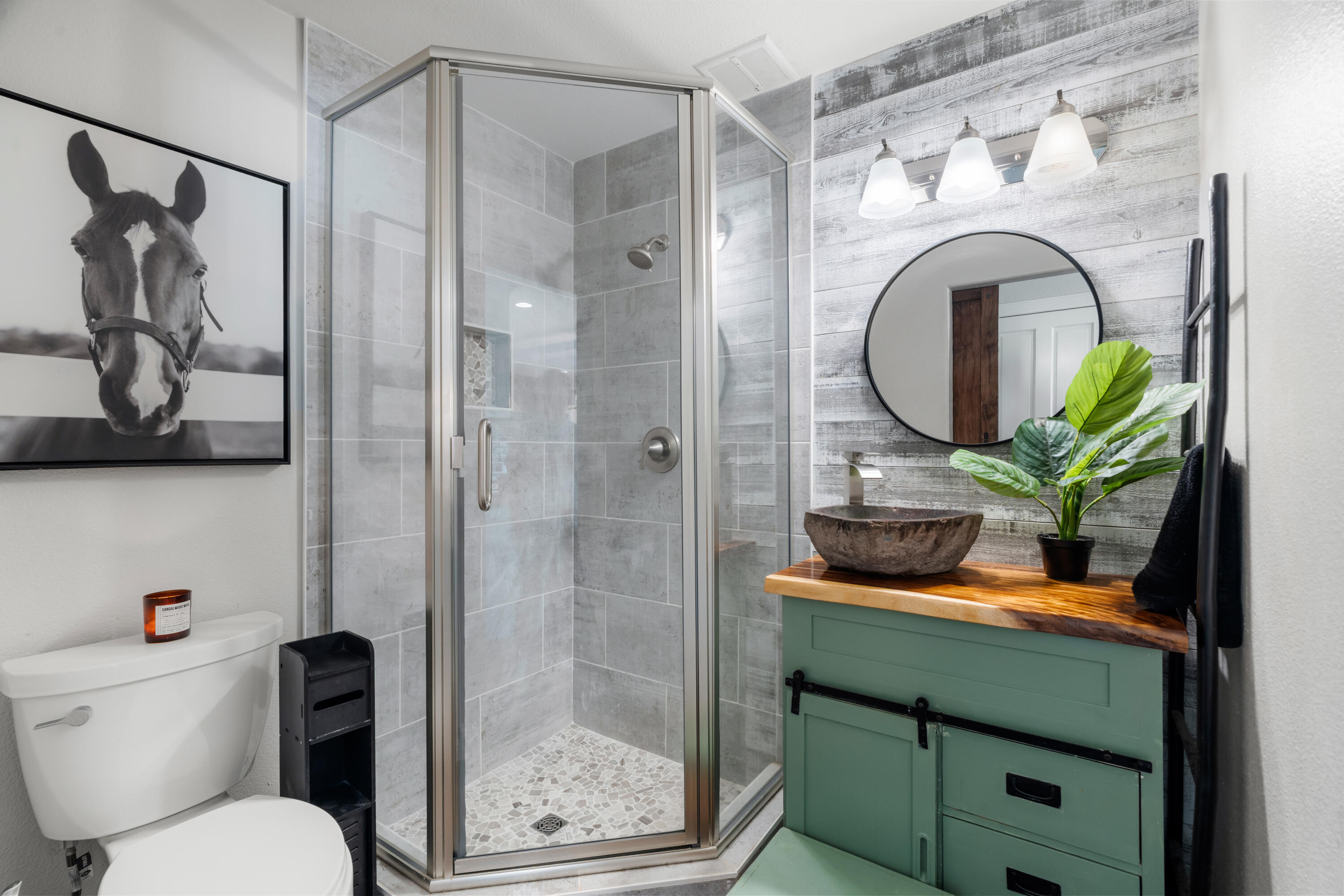 1355 Hope Lane, Redding